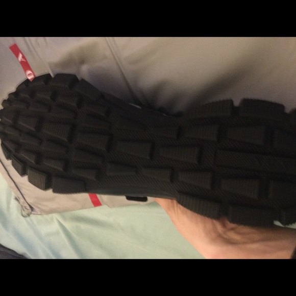 Prada sneaker size 9. Never worn - Picture 4 of 4